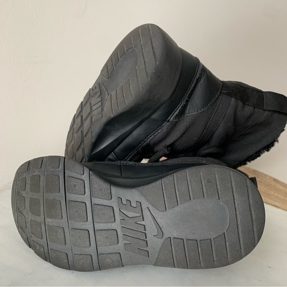 NIKE Venture GS Black White Girls Winter Boots size 2Y - Picture 11 of 13